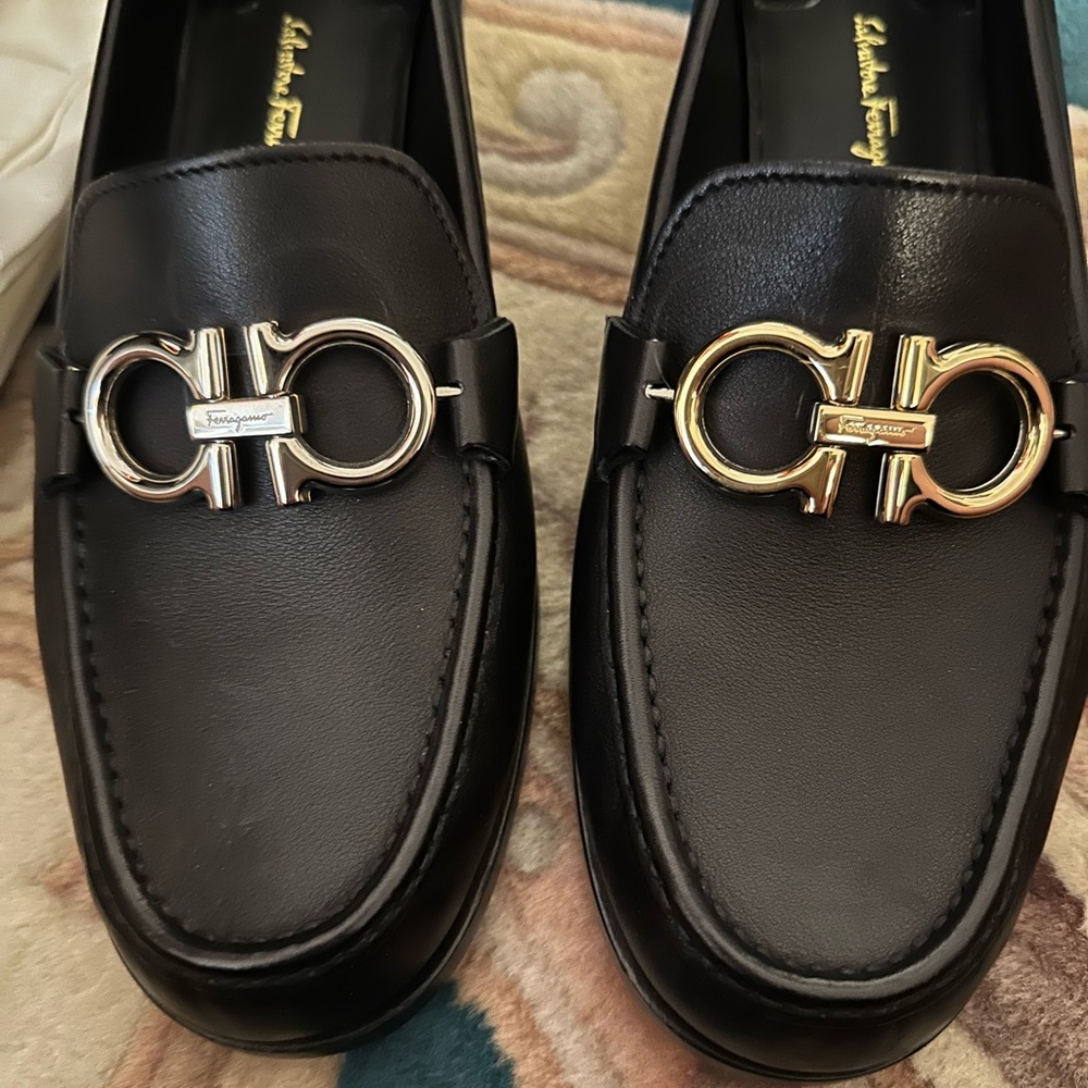 Ferragamo Loafer black. Size 10.